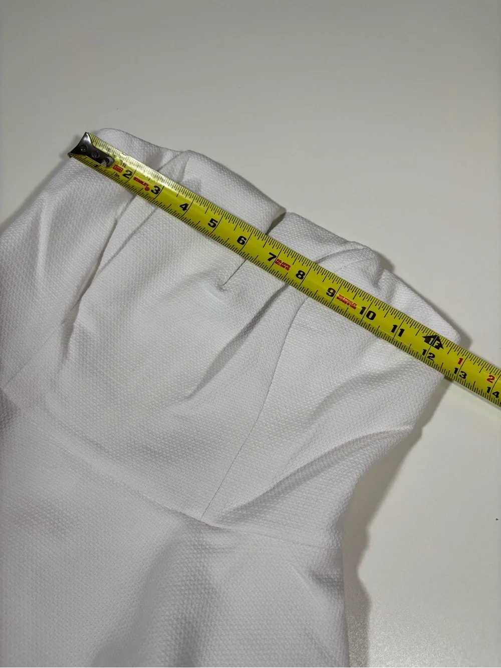 Lulus Women’s Strapless Romper White Peplum Structured Shorts Size Small NWT - Picture 7 of 11